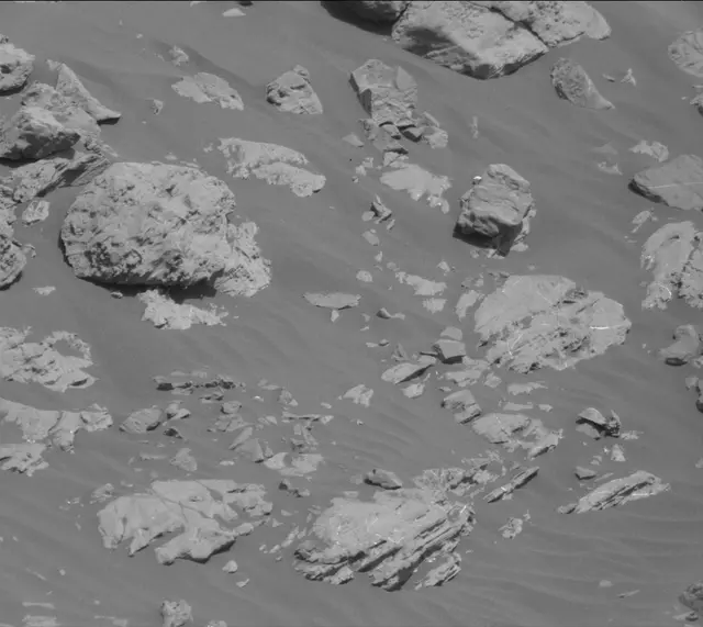 Sol 2011: Mast Camera (Mastcam)