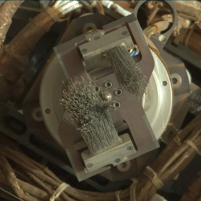 Sol 2013: Mast Camera (Mastcam)