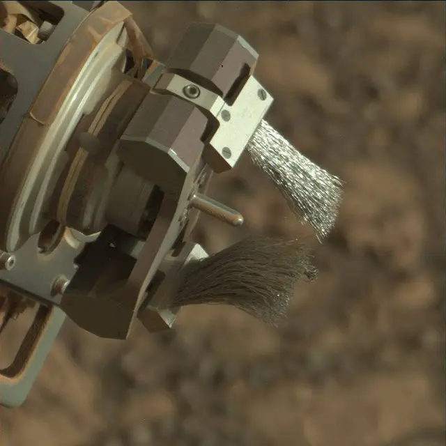 Sol 2013: Mast Camera (Mastcam)