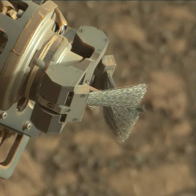 Sol 2013: Mast Camera (Mastcam)