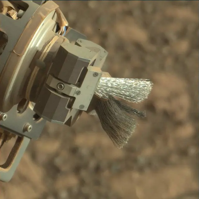 Sol 2013: Mast Camera (Mastcam)