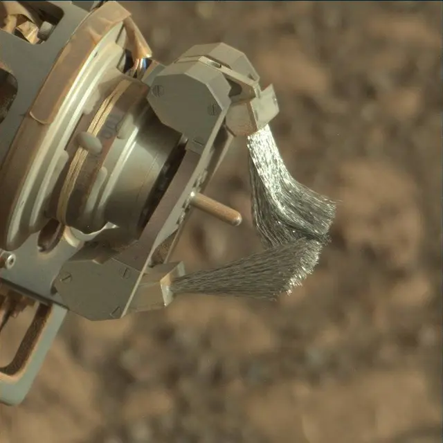 Sol 2013: Mast Camera (Mastcam)