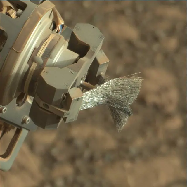 Sol 2013: Mast Camera (Mastcam)