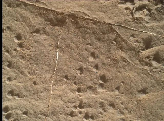 Sol 2013: Mars Hand Lens Imager (MAHLI)