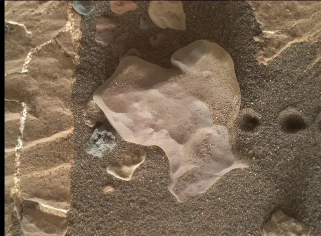 Sol 2013: Mars Hand Lens Imager (MAHLI)