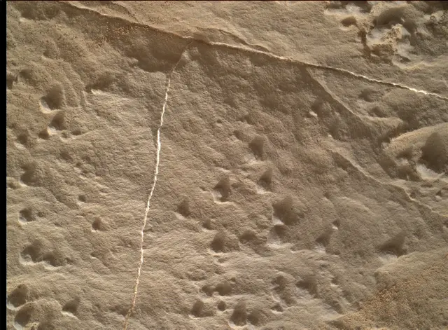 Sol 2013: Mars Hand Lens Imager (MAHLI)