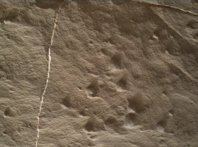 Sol 2013: Mars Hand Lens Imager (MAHLI)