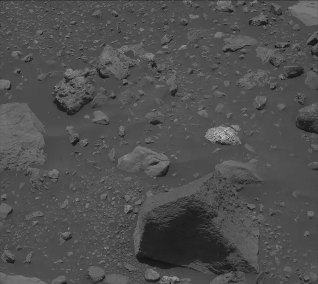 Sol 2016: Mast Camera (Mastcam)
