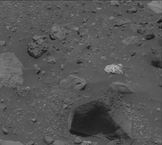Sol 2016: Mast Camera (Mastcam)