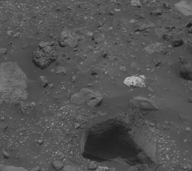 Sol 2016: Mast Camera (Mastcam)