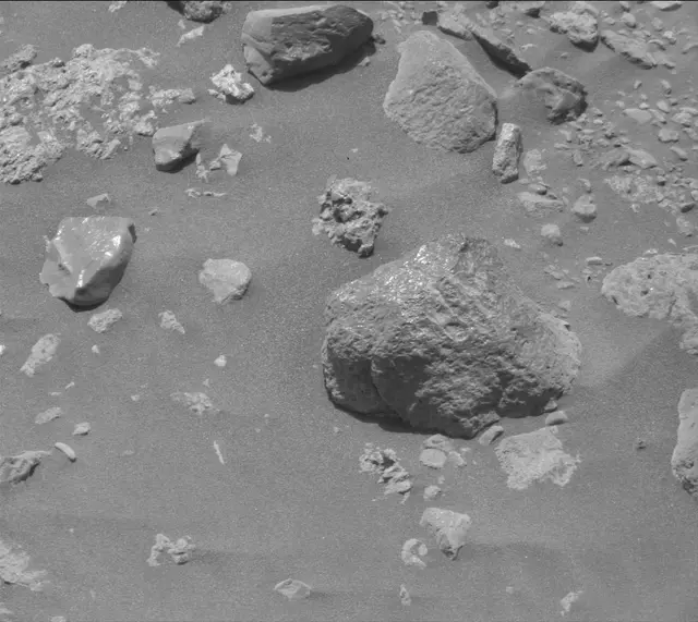 Sol 2016: Mast Camera (Mastcam)