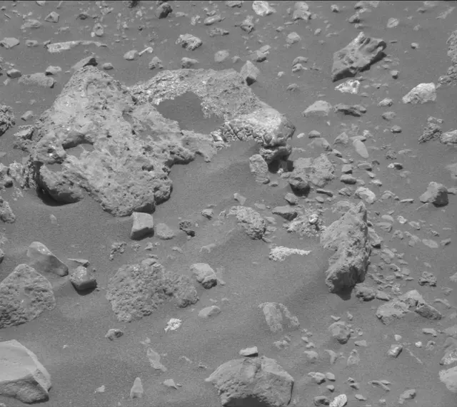 Sol 2016: Mast Camera (Mastcam)