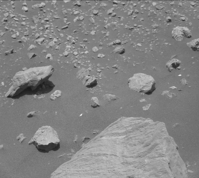 Sol 2016: Mast Camera (Mastcam)