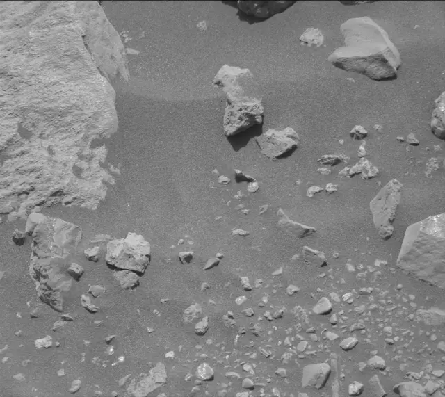 Sol 2016: Mast Camera (Mastcam)