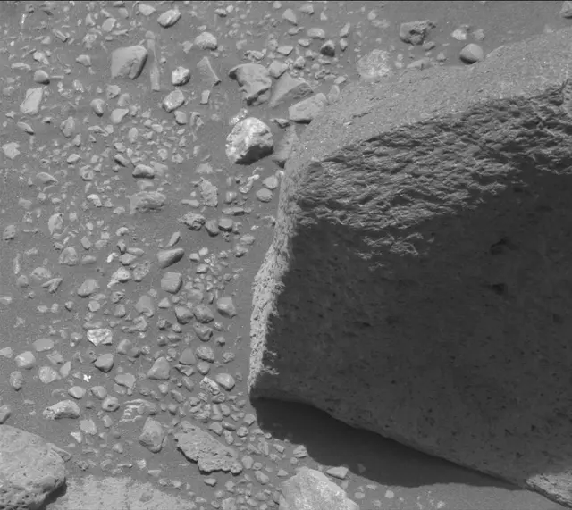 Sol 2016: Mast Camera (Mastcam)
