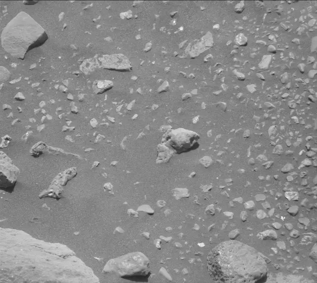 Sol 2016: Mast Camera (Mastcam)