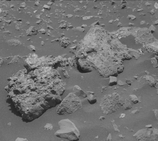 Sol 2016: Mast Camera (Mastcam)