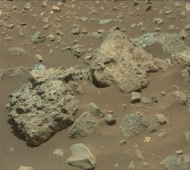 Sol 2016: Mast Camera (Mastcam)