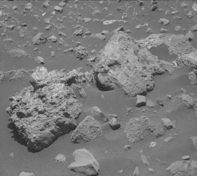 Sol 2016: Mast Camera (Mastcam)