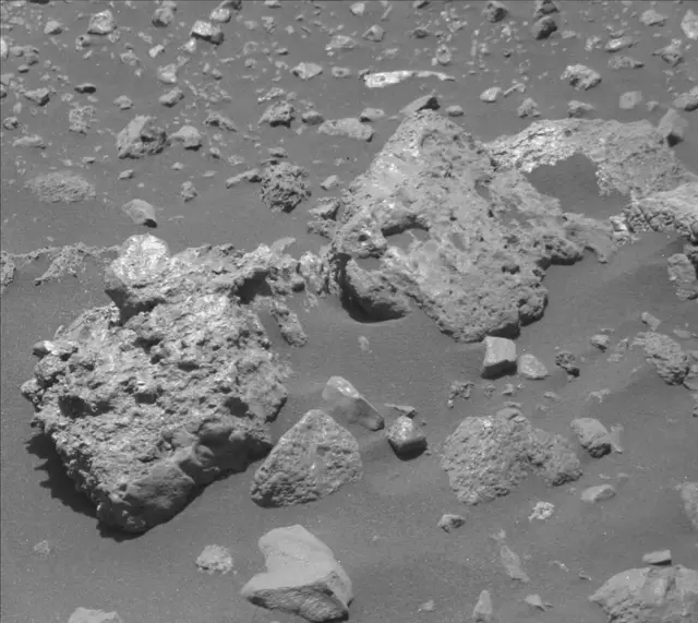Sol 2016: Mast Camera (Mastcam)