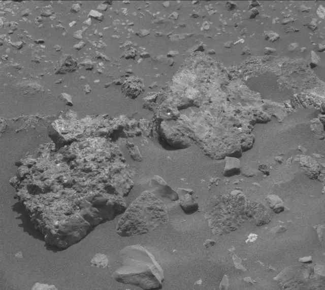 Sol 2016: Mast Camera (Mastcam)