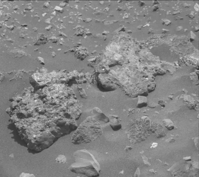 Sol 2016: Mast Camera (Mastcam)
