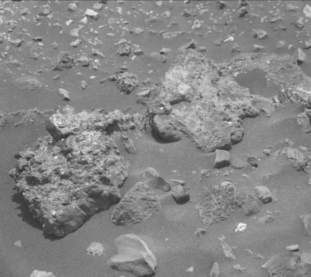 Sol 2016: Mast Camera (Mastcam)