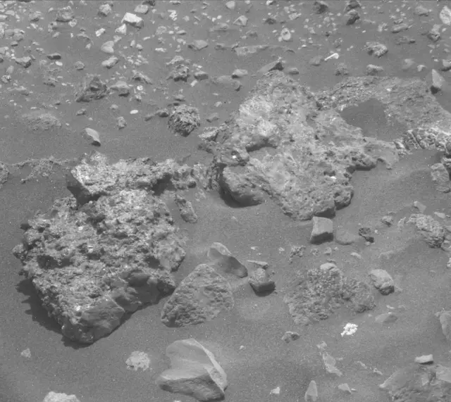Sol 2016: Mast Camera (Mastcam)