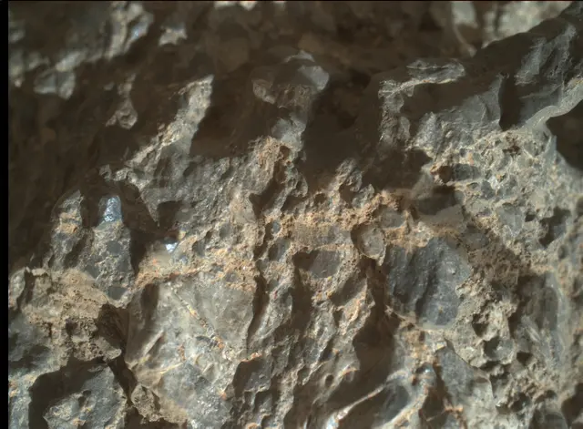 Sol 2016: Mars Hand Lens Imager (MAHLI)