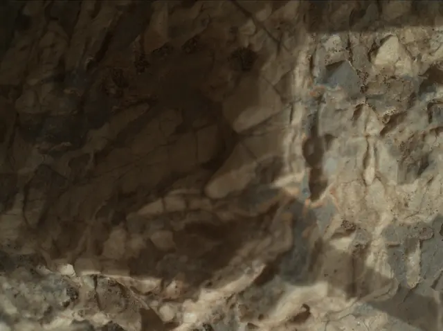 Sol 2016: Mars Hand Lens Imager (MAHLI)