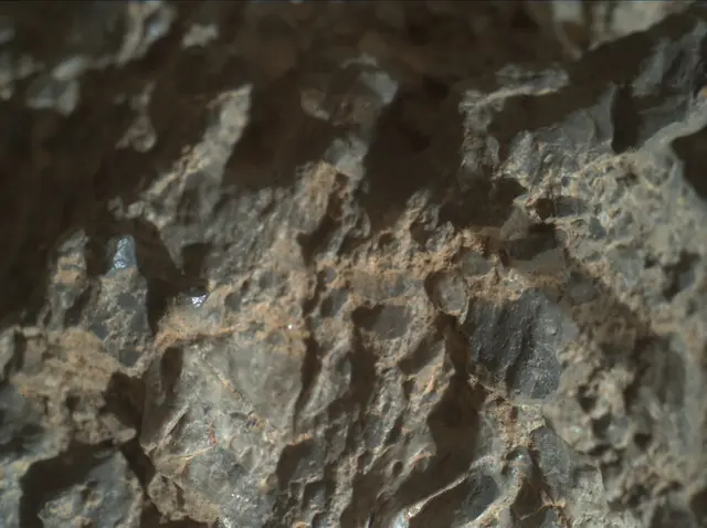 Sol 2016: Mars Hand Lens Imager (MAHLI)