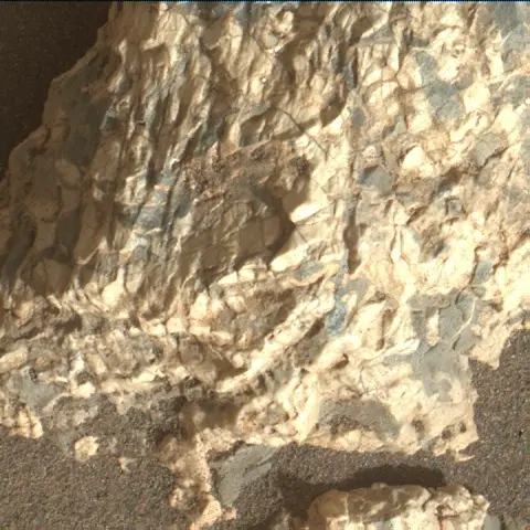 Sol 2016: Mars Hand Lens Imager (MAHLI)
