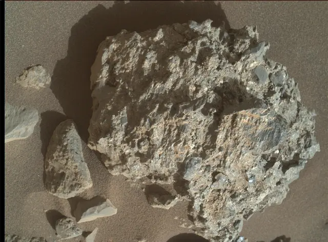Sol 2016: Mars Hand Lens Imager (MAHLI)