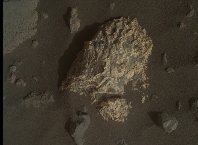 Sol 2016: Mars Hand Lens Imager (MAHLI)