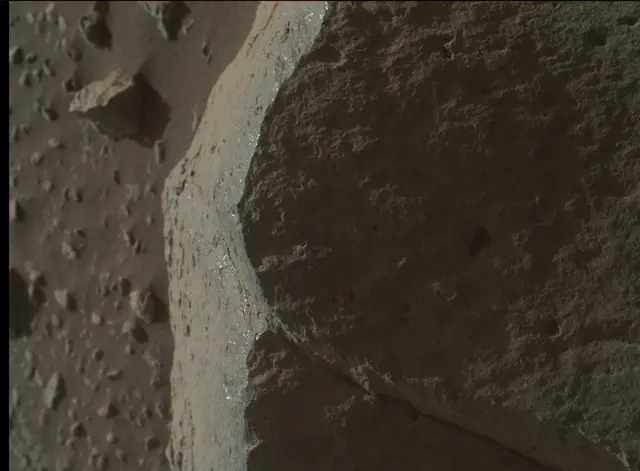 Sol 2016: Mars Hand Lens Imager (MAHLI)
