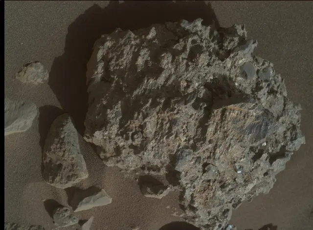 Sol 2016: Mars Hand Lens Imager (MAHLI)