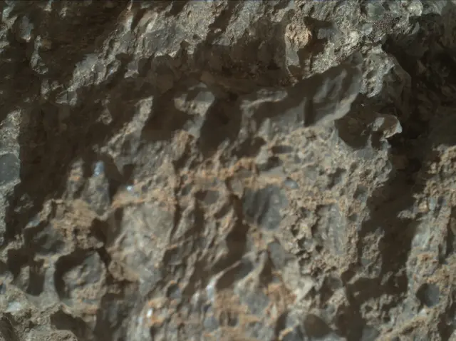 Sol 2016: Mars Hand Lens Imager (MAHLI)