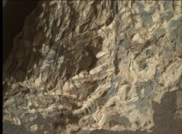 Sol 2016: Mars Hand Lens Imager (MAHLI)