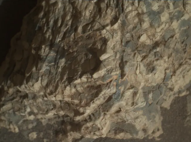 Sol 2016: Mars Hand Lens Imager (MAHLI)