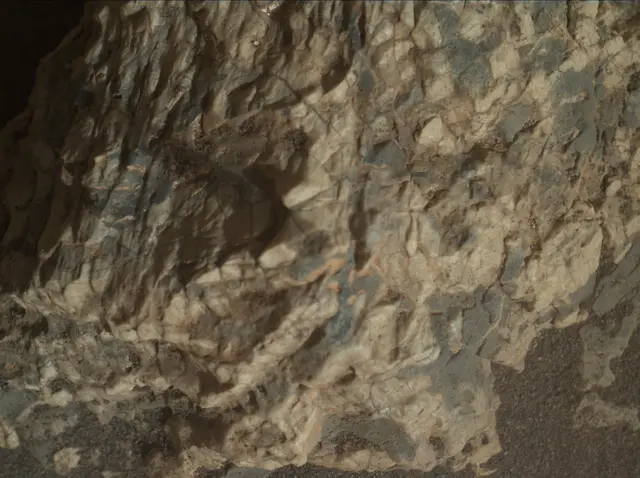 Sol 2016: Mars Hand Lens Imager (MAHLI)