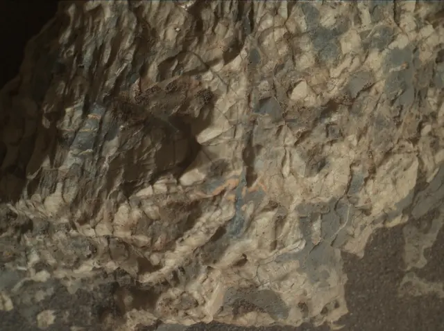 Sol 2016: Mars Hand Lens Imager (MAHLI)