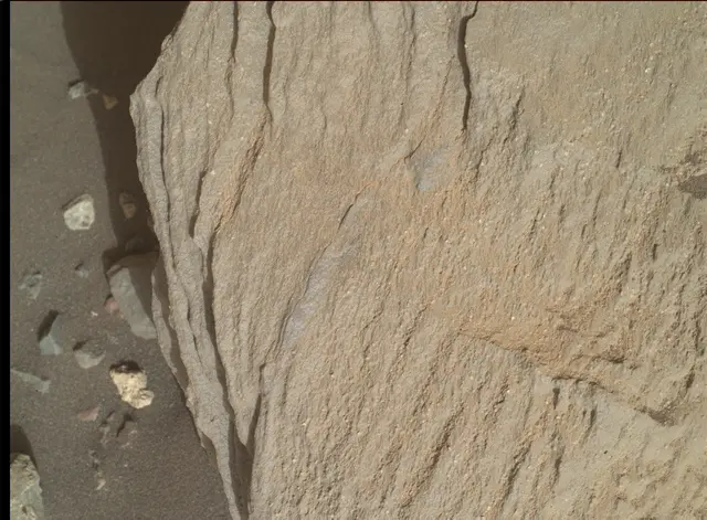 Sol 2019: Mars Hand Lens Imager (MAHLI)