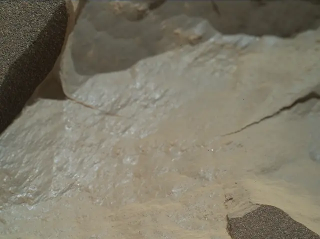 Sol 2019: Mars Hand Lens Imager (MAHLI)