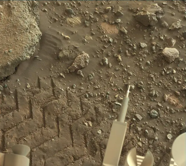 Sol 2020: Mast Camera (Mastcam)