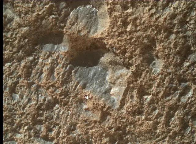 Sol 2022: Mars Hand Lens Imager (MAHLI)
