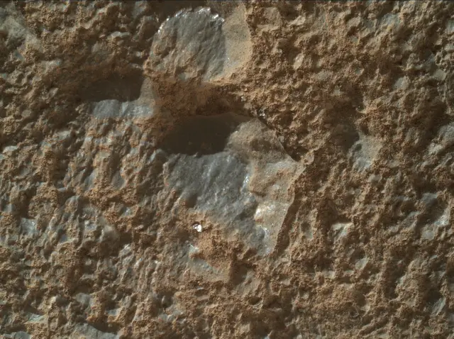 Sol 2022: Mars Hand Lens Imager (MAHLI)