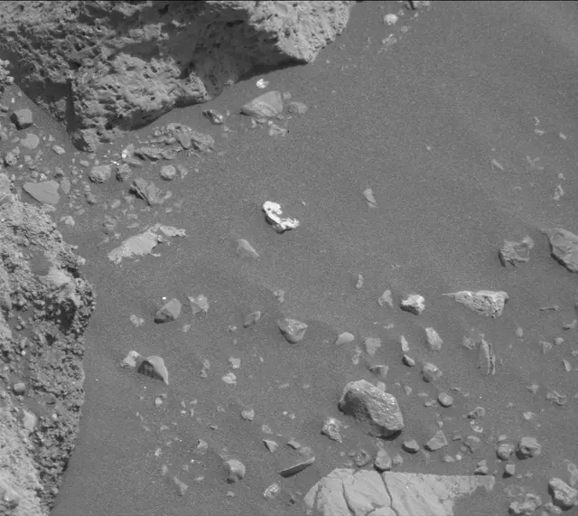 Sol 2023: Mast Camera (Mastcam)