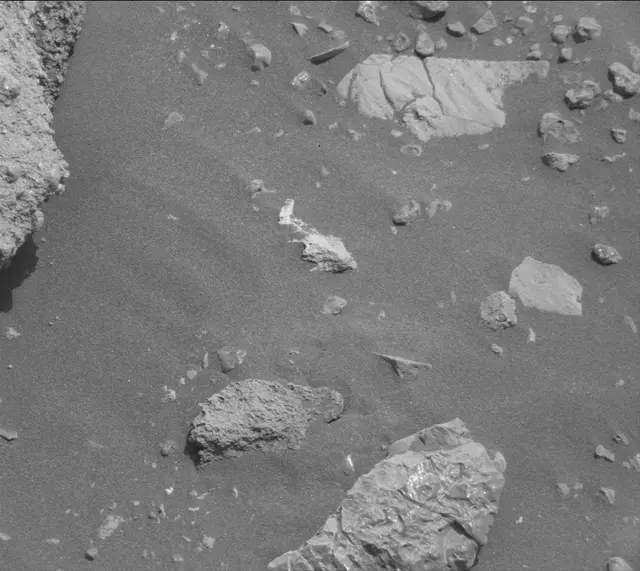 Sol 2023: Mast Camera (Mastcam)