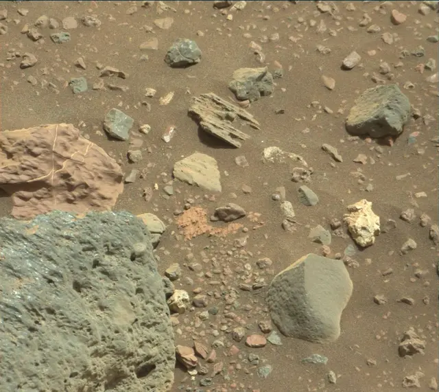 Sol 2023: Mast Camera (Mastcam)