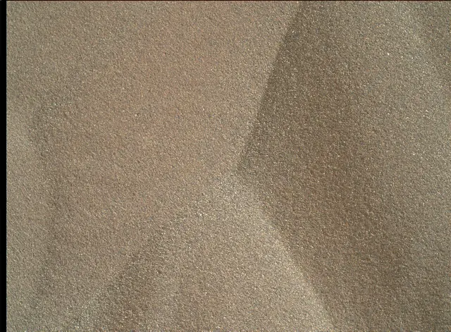 Sol 2025: Mars Hand Lens Imager (MAHLI)